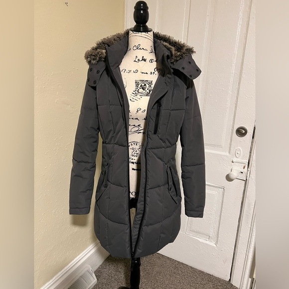 HALITECH Gray Puffer Coat with Faux Fur Hood and Slim Fit - Picture 9 of 12